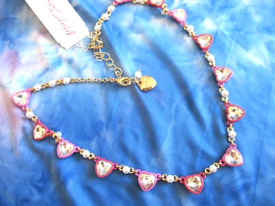 BETSEY JOHNSON XOXO STONE HEART COLLAR PINK AND RED NECKLACE NWT - Image 1 of 3