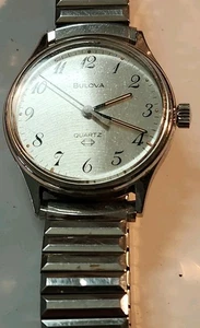 VINTAGE SWISS BULOVA ACCUTRON MEN'S (35MM) QUARTZ WATCH MEW BATTERY WORKS GREAT  - Picture 1 of 8