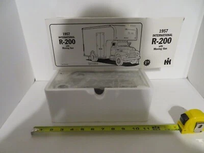 1st Gear First Gear 1957 International R-200 patrulla montada en policía con movimiento sin usar, en caja Foto 1 de 4
