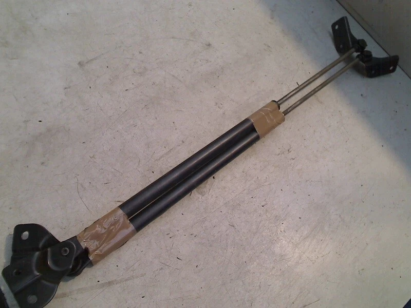 2006 Suzuki Liana (ERC/ERD/RH4) REAR GAS SPRINGS SET - Image 1 of 1