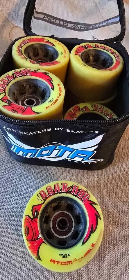 ATOM skate wheels Bright yellow neon road hog  - Image 1 of 4