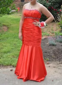 Night Moves Size 8 Red Ruched Mermaid Style Prom Dress - Picture 1 of 12