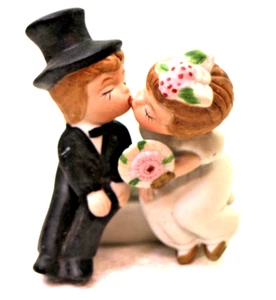 Vintage Hand Painted Porcelain Kissing Bride and Groom Cake Topper - Picture 1 of 6