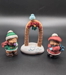 Hallmark 1996 Merry Miniatures "Bashful Mistletoe" 3 Piece Figurine Set - Picture 1 of 11