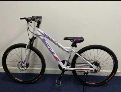 Women’s bike Mountain Bike 14.5 Inch Frame lockout suspension Shimano Gears - Image 1 of 4