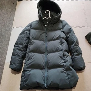 Uniqlo Seamless Daunen Kurzmantel dunkle Farbe gebraucht warm kompakt Versand - Bild 1 von 7