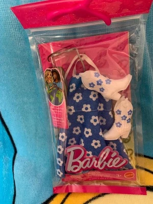 Barbie Vestido Floral Halter, Botas, Gafas de Sol - - Artículos Originales Mattel NRFP Foto 1 de 3