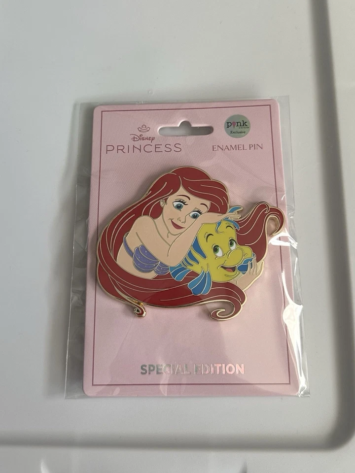 Prendedor Disney PALMA Rosa A La Mode Ariel La Sirenita Mejores Aletas Para Siempre SE 300 Foto 1 de 1
