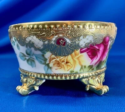 HAND-PAINTED NIPPON ROSES & HEAVY GOLD FOOTED ROUND BOWL - Image 1 of 4