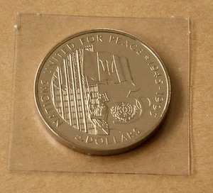 UNITED NATIONS 50TH ANNIVERSARY NATIONS UNITED FOR PEACE 1995 BARBADOS $5 COIN - Picture 1 of 2