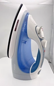 Sunbeam Steam Master Iron 4230 with Retractable Power Cord - Working Tested - Picture 1 of 17