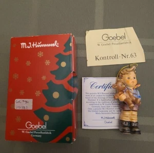 Estatuilla Hummel "Adorno de regalo de Navidad" #1387 HUM 2074 con caja y certificado - Imagen 1 de 6