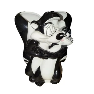 Pepe Le Pew With Penelope Kissing Love Heart Vase Planter Warner Brothers 1997 - Picture 1 of 6