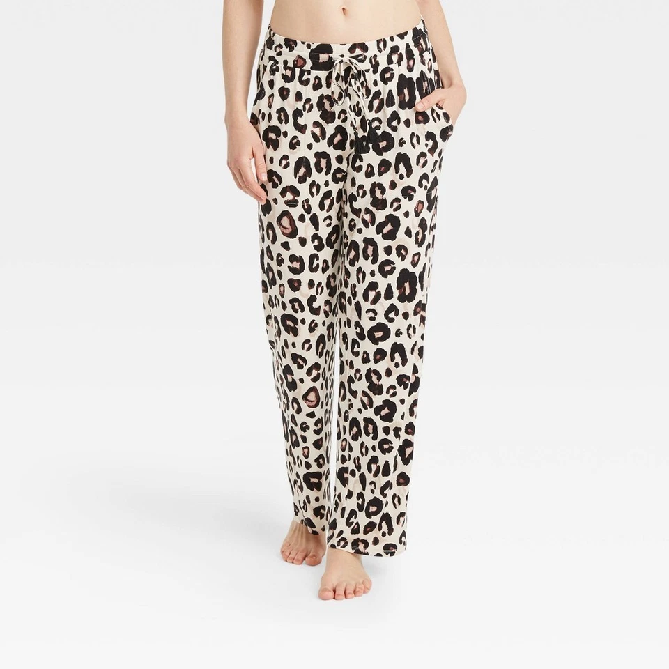 Pantalones de pijama para dormir Stars Above para mujer acogedores con estampado de leopardo X-PEQUEÑOS negros y crema Foto 1 de 1