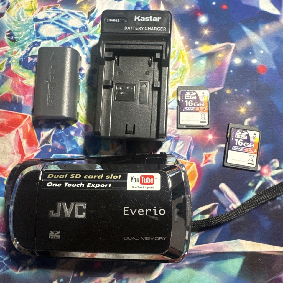 Videocámara JVC Everio GZ-MS120BU con batería y cargador - Usada Foto 1 de 4