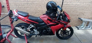 2007 RED HONDA CBR125 Motorcycle + Helmet/Gloves/Full Suit/Boots/Bag - Picture 1 of 4