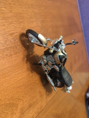 Modelo de moto diecast Maisto 1:18 Triumph Thunderbird  Foto 1 de 4