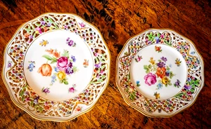 2 Stück Schumann Schloss Dresden Blumen Netz Dessertteller & Brotteller - Bild 1 von 6