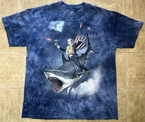 Camisa The Mountain George W. Bush Riding Great White Shark Para Hombres XL Azul Tie Dye - Imagen 1 de 8