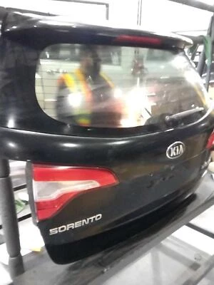 Used Deck Lid fits: 2015 Kia Sorento w/spoiler w/LED lamps Grade A — 第 1/4 张图片