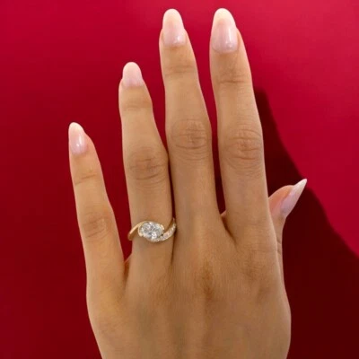 Anillo de boda de diamantes de corte ovalado cultivado en laboratorio de 1,70 quilates de oro amarillo de 14 k certificado IGI Foto 1 de 4