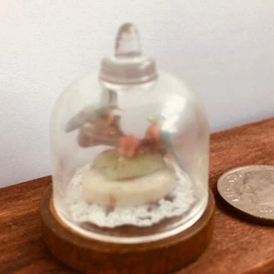 Dollhouse miniature bird pair figurine, lot of 1:12 scale dome & Doily. Vintage - Picture 1 of 9