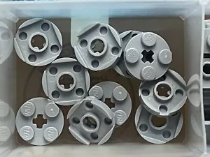 Piezas LEGO - Placa Gris Azulado Claro Redonda 2 x 2 con Agujero del Eje - No 4032 - Cantidad 10 - Imagen 1 de 1