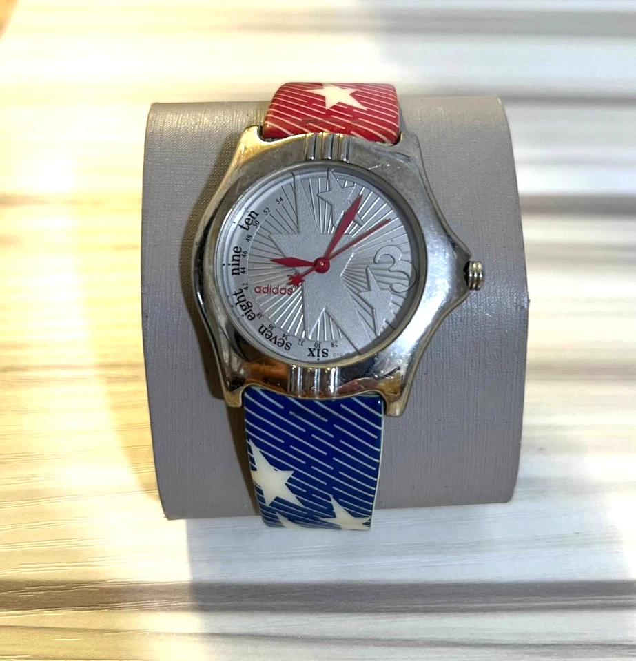 Reloj Adidas Vintage Esfera Estrellas | Correa Rojo Blanco Azul | Cuarzo Unisex Foto 1 de 4