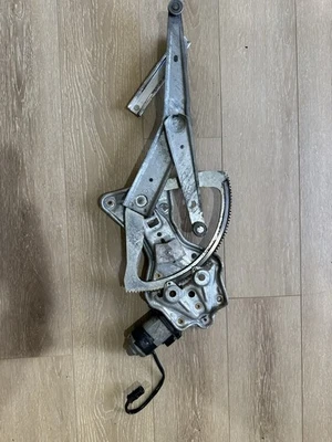 Регулятор стекла со стороны водителя с двигателем 1989 BMW 325i Coupe - Изображение 1 из 4