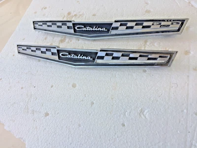 PAR DE EMBLEMAS DE GUARDABARROS PONTIAC CATALINA 1965 1966, #9780812, BONITOS ORIGINALES Foto 1 de 4