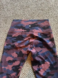 Lululemon Damen rosa Camouflage Wunder Under Train hoch geschnitten enge Leggings - 8/M 23 - Bild 1 von 7