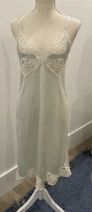 De colección Vanity Fair borde de encaje azul pálido deslizante completo hecho en EE. UU. talla 34L - Imagen 1 de 7