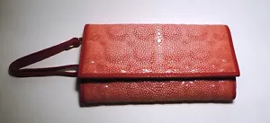 NUEVO Monedero Rojo VIAJE DE ESTILO Acolchado Cuero GENUINO RAYA PULSERA/CARTERA - Imagen 1 de 7