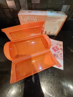 LEKUE MICROWAVE RED SHALLOW STEAM COOKER CASE VEG FISH QUICK EASY HEALTHY - Image 1 of 4