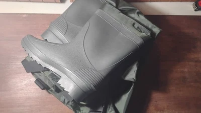 Magellan Bootfoot Waders Size 9 Green Fishing/Outdoors New Still In The Box - Image 1 of 4