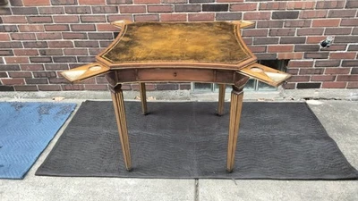 Mesa de juego superior de cuero mecanizada a mano Foto 1 de 4