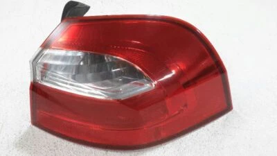 Conjunto de lanterna traseira direita usado serve: 2013 Kia Rio Htbk quarto painel montado inc - Imagem 1 de 4