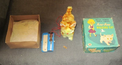 Vintage MEW MEW WALKING CAT Battery Operated Toy Modern Toys Japan Eyes Light Up - Image 1 of 4