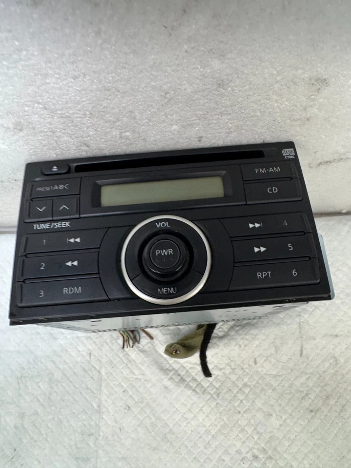 Nissan Versa 2007 radio AM/FM reproductor de CD 28185 EM30A fabricante original (367/2) Foto 1 de 4