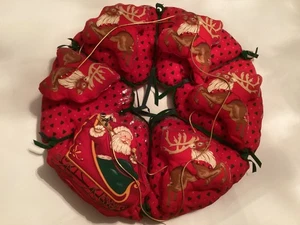 Ghirlanda in tessuto Babbo Natale e renne cuscino imbottito decorazione porta parete natalizia-accento rosso - Foto 1 di 4