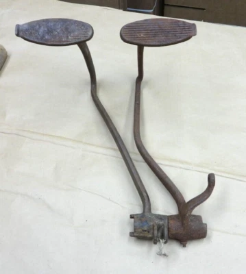 Оригинальные педали сцепления и тормоза 1931 модель A Ford  - Изображение 1 из 4