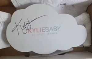 Kylie Jenner - Kylie Baby PR Box FIRMADO - Kylie Cosmetics  - Imagen 1 de 3