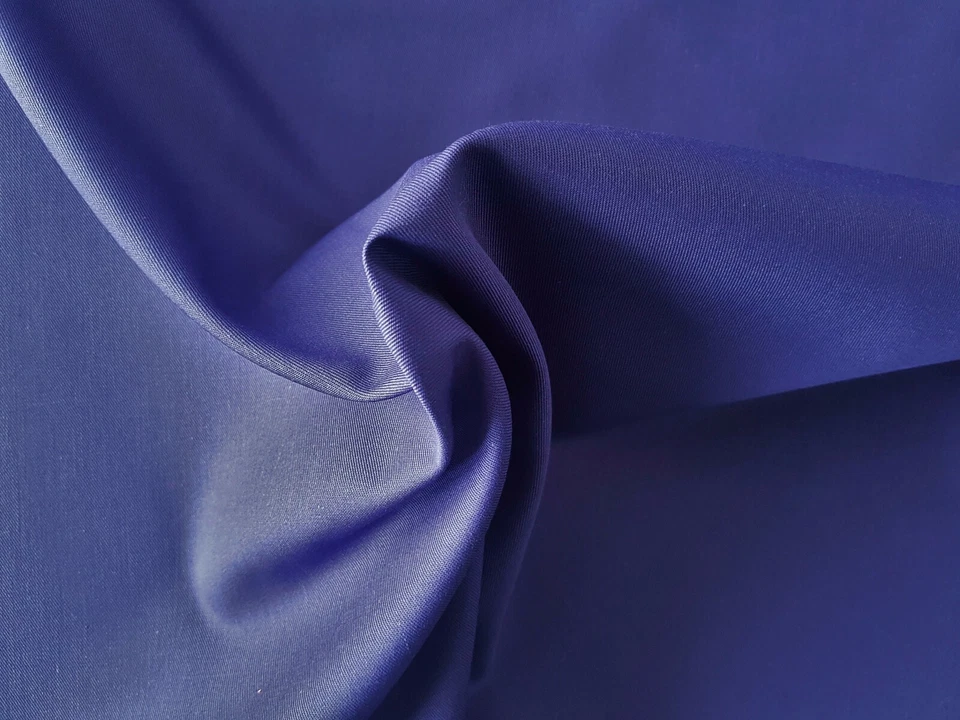Tela/material de sarga taladro de polialgodón púrpura - 152 cm de ancho
