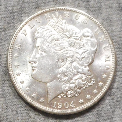 Bonito dólar de plata O Morgan 1904 Foto 1 de 2