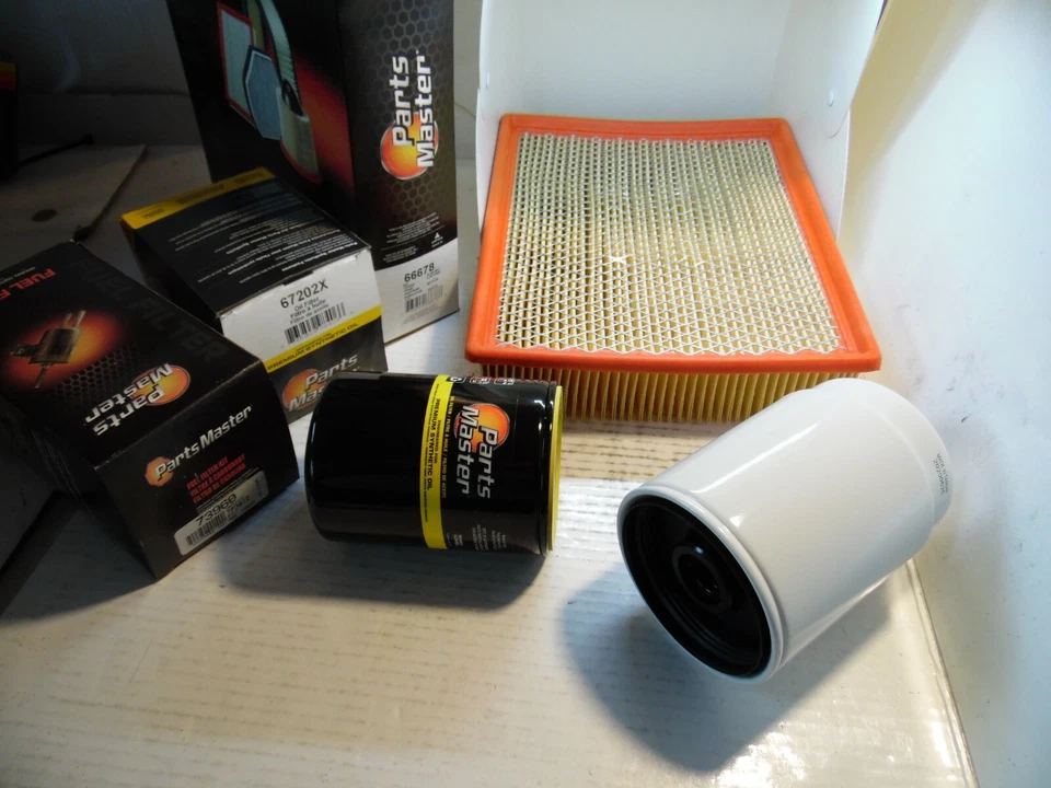 66678 AIR FILTER  FUEL AND OIL FILTER KIT 01  05 SILVERADO 2500  6.6L V8 DIESEL  - Изображение 1 из 4