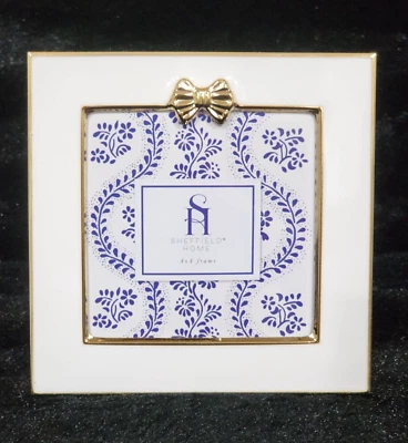 Marco de fotos con arco de coqueta metálico dorado con forma cuadrada esmaltada 5x5 Sheffield Foto 1 de 4