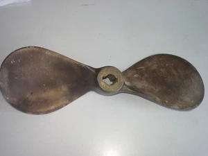 2 Flügel Bronze Propeller 13 x 16 LH gebraucht für Wellenanlage Volvo Penta Sole - Bild 1 von 4