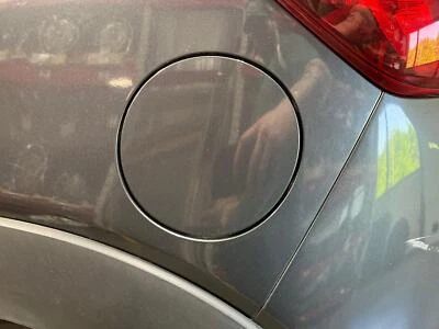 Mazda CX3 2017 OEM tanque de combustible trasero puerta aleta gris meteorito metálico 42A 2016-2021 Foto 1 de 3