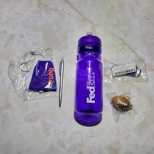 Fedex Trinkbecher, Schlüsselanhänger, Maske, Abzeichenhalter Posten Konvolut - Bild 1 von 9