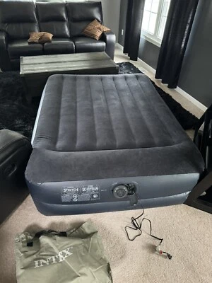 Cama de aire Intex 64423E, tamaño queen - negra Foto 1 de 4